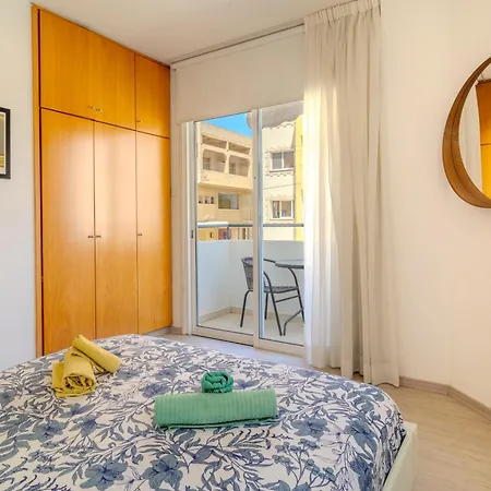 Helios Mackenzie One Bedroom Flat *