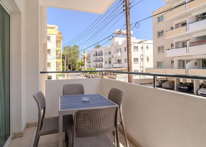 Helios Mackenzie One Bedroom Flat Apartmán Larnaca